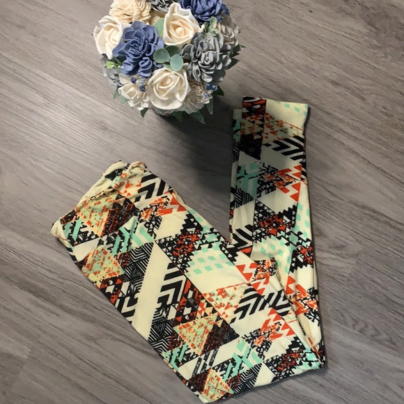 LuLaRoe Pants - LuLaRoe TC print buttery soft patchwork leggings